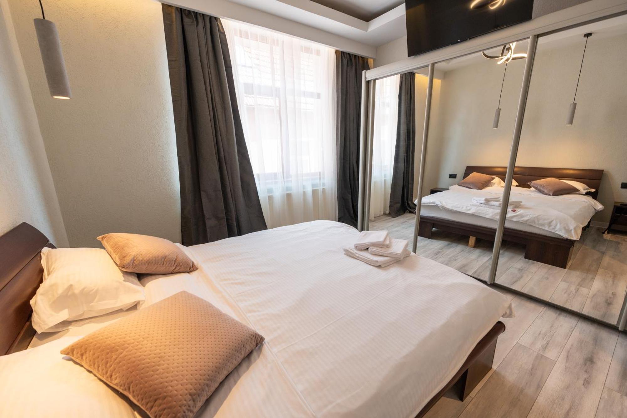 Barrique Apartament Braşov Exteriör bild