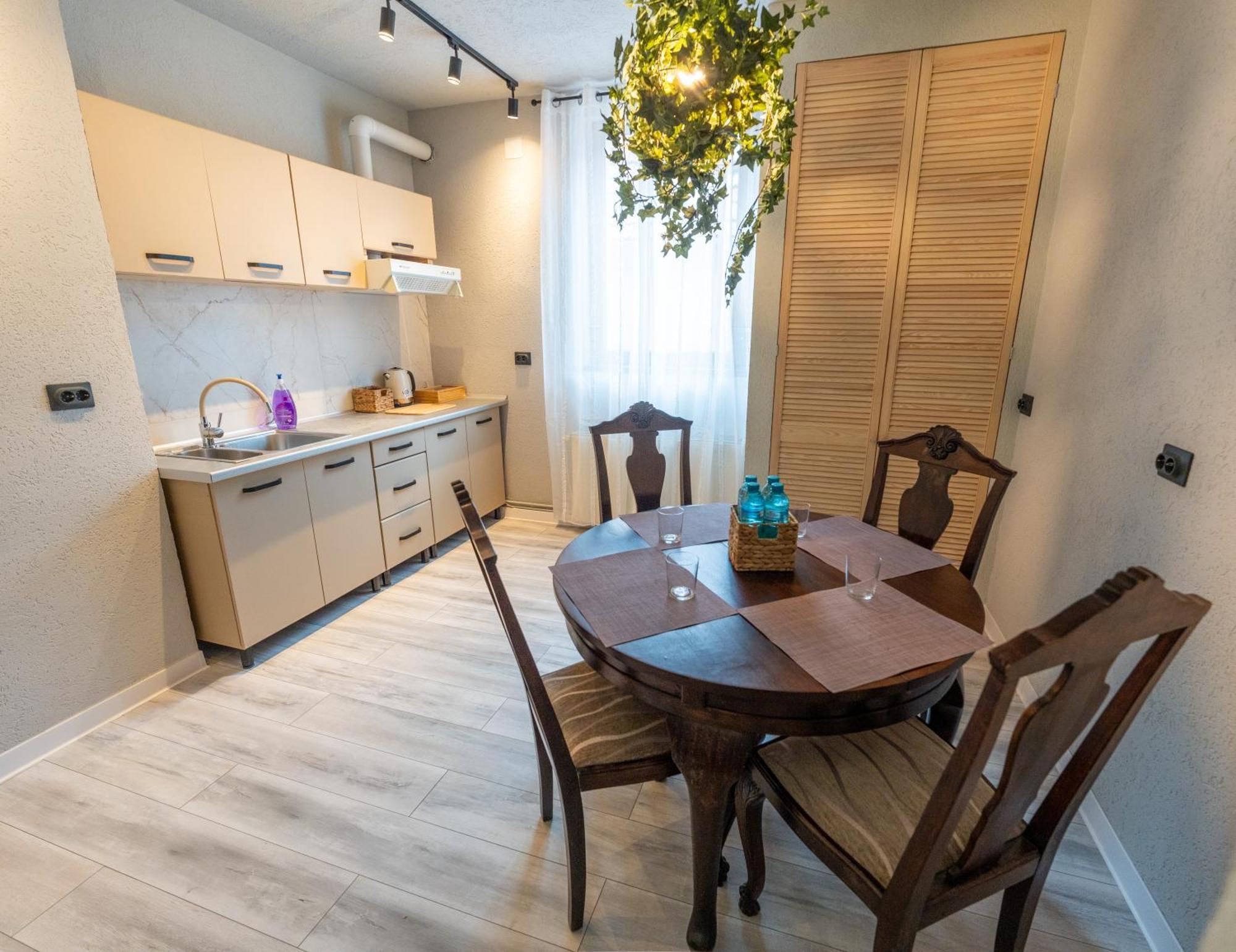 Barrique Apartament Braşov Exteriör bild